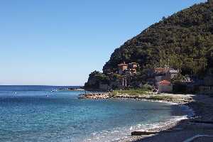 Xtrallusion offers characteristic Bed and Breakfast, B&B, Guest House, Hotel, Albergo and Country Lodge accommodation in Italy. Plus independent self-guided Walking, Adventure, Activity, Skiing and Paragliding Holiday itineraries on the Italian Rivieras, in the Italian Lakes, in the Italian Alps and in some of the most beautiful corners of Italy.